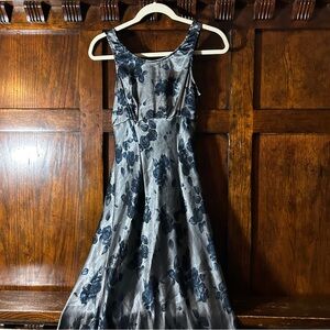 Vintage - Y2K - Roberta Bridal Elegant Floral Sleeveless Dress - Size XS